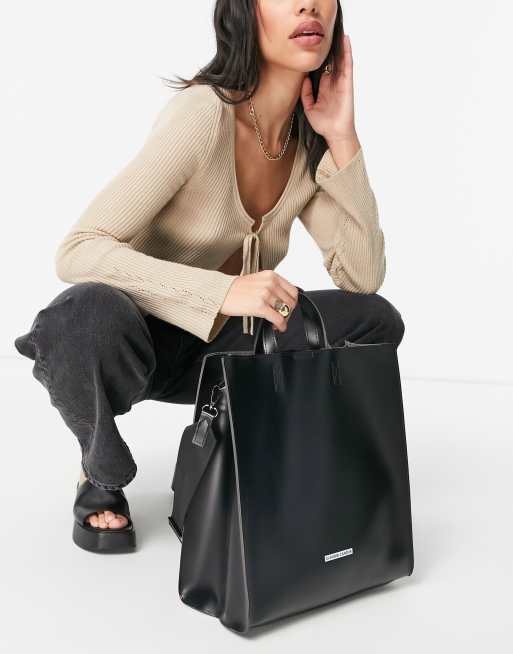 Claudia Canova smooth logo shoulder strap tote in black