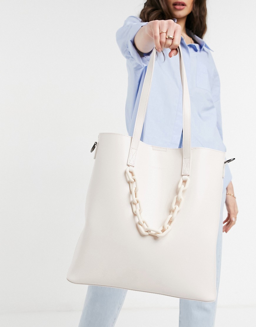 Claudia Canova tote bag with pouch and chunky chain in pale pink