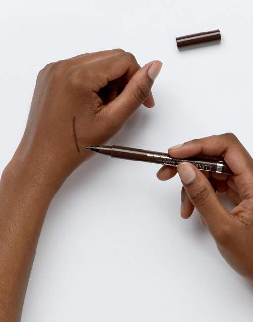 Clinique –  Pretty Easy Liquid Eyelining Pen-Brown – Brązowa kredka do powiek, 4 z 4