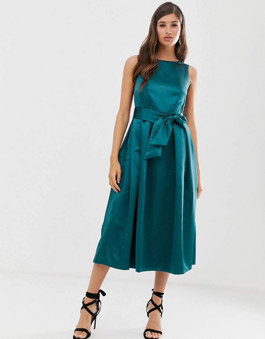 Closet – Klänning med lång kjol och v-ringning baktill-Grön