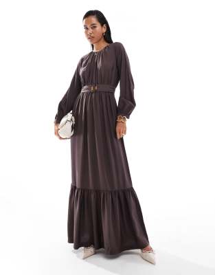 Closet London - Gestuftes Maxi-Hängerkleid in Schokoladenbraun
