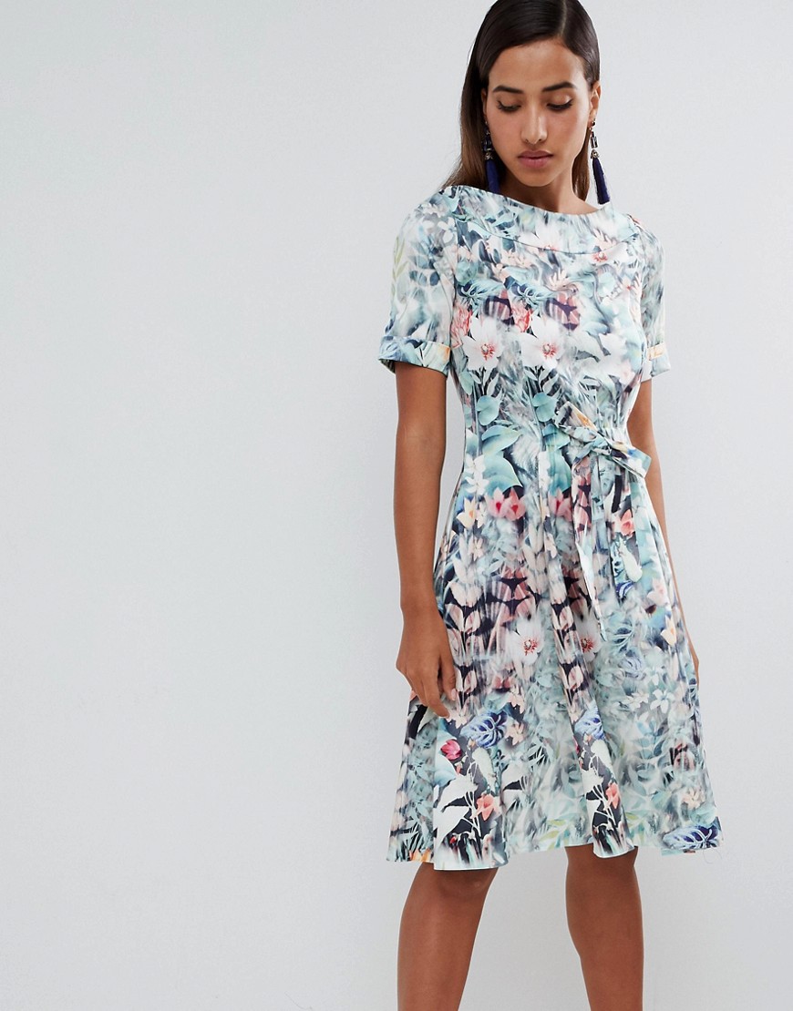 Closet London - kjole med blomster og bindebånd i taljen-Multifarvet
