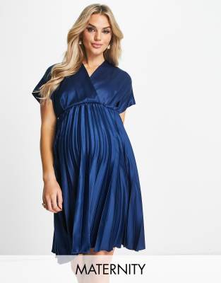 Closet London Maternity - Plissiertes Mini-Skater-Kleid in Marineblau mit Wickeldetail vorne