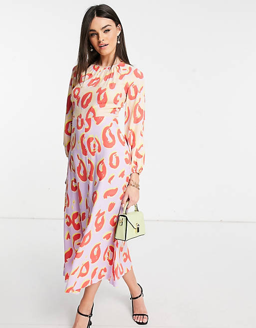 Closet London - Midaxi-jurk met lange mouwen en vlekkenprint in contrasterende pasteltinten