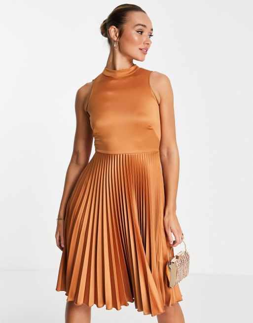 Closet London – Plissiertes Midikleid in Rostrot mit hohem Ausschnitt