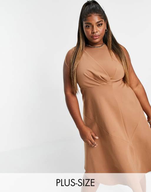 Closet London Plus - Midi jurk met uitlopende zoom in camel 