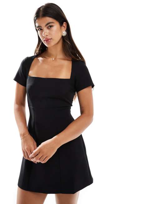 Closet London - Sort minikjole med firkantet hals