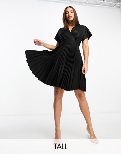 Closet London Tall – Plissiertes Midi-Skater-Kleid in Schwarz mit gewickelter Vorderseite