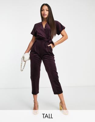 Closet London Tall - Samt-Jumpsuit in Pflaumenlila mit Wickeldesign