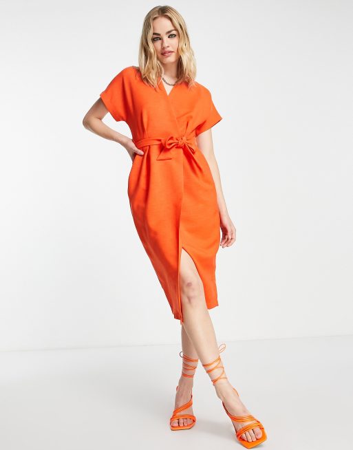 Closet London - Wikkeljurk met kimonomouwen in oranje