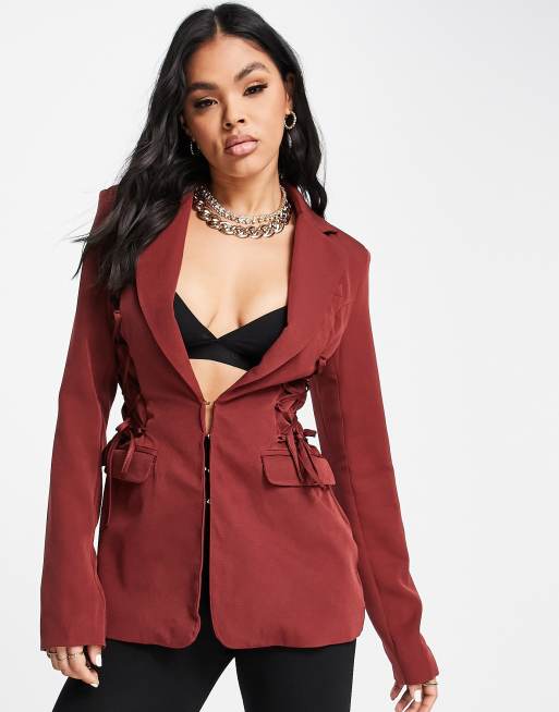 Club L London Petite - Blazer marrone con lacci in coordinato