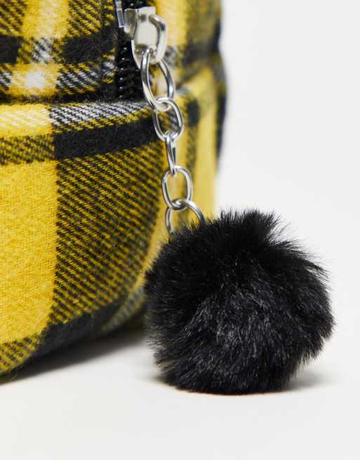 Clueless x Revolution – Kosmetiktasche mit Schottenkaro, exklusiv bei ASOS, 2 von 4