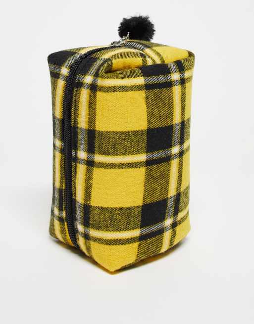 Clueless x Revolution - Trousse de maquillage motif écossais - Exclusivité ASOS, 4 de 4