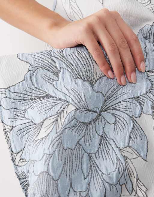 Clutch azul con diseño plegado y patrón de jacquard de tejido suave de ASOS LUXE, 2 de 4