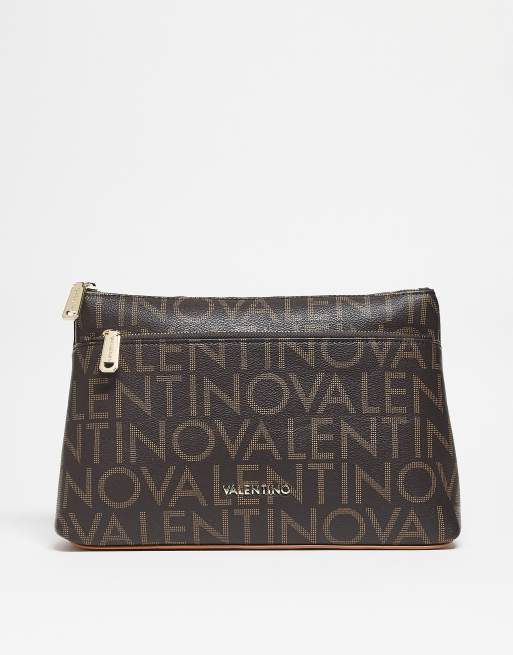 Clutch marrón con monograma Reginare de Valentino