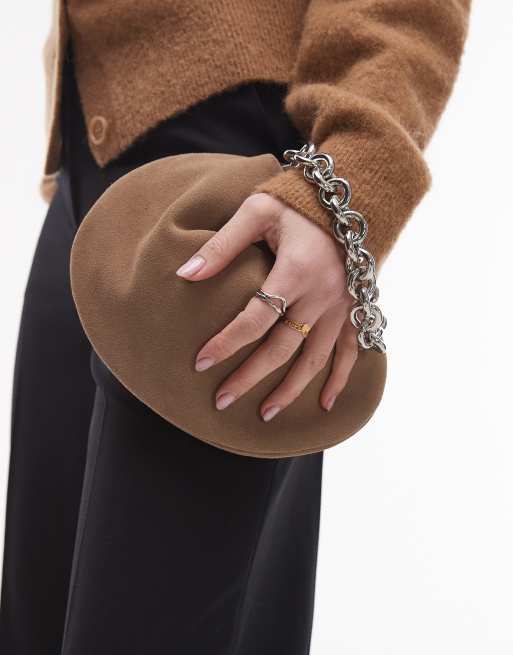 Clutch marrón visón de ante con asa de cadena Gemima de Topshop, 2 de 4