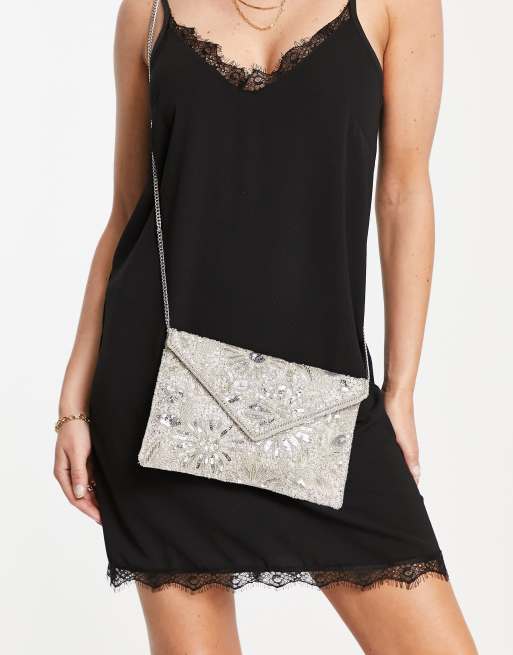 Clutch plateado con adornos de pedrería de Accessorize