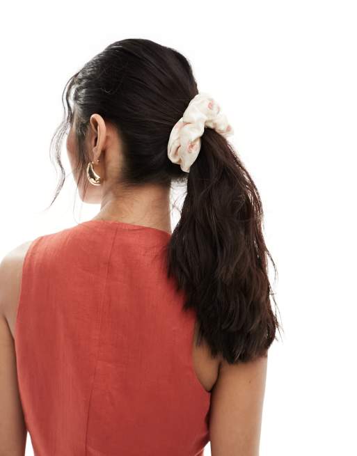 Coletero abullonado color crema con estampado de fresas de ASOS DESIGN, 3 de 4