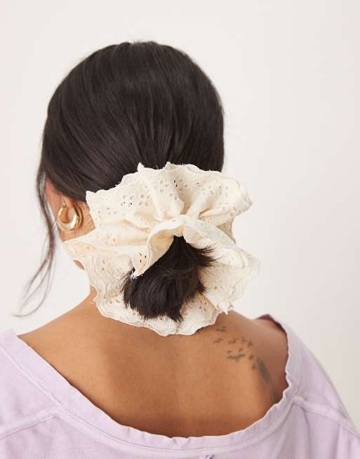 Coletero abullonado color crema de bordado inglés de ASOS DESIGN