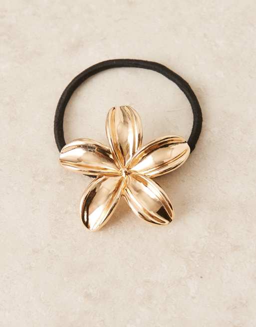 Coletero con detalle dorado de flor de metal de ASOS DESIGN, 3 de 3