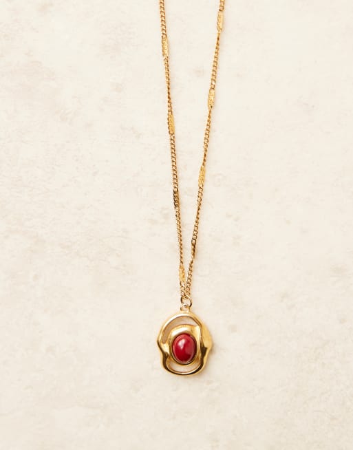Collar chapado en oro de 18 quilates con colgante efecto fundido con piedra burdeos de Lost Souls, 2 de 3