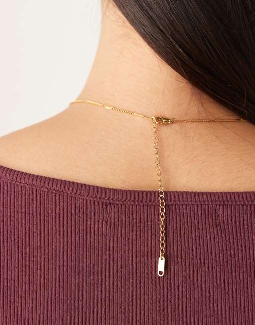 Collar chapado en oro de 18 quilates con colgante efecto fundido con piedra burdeos de Lost Souls, 3 de 3