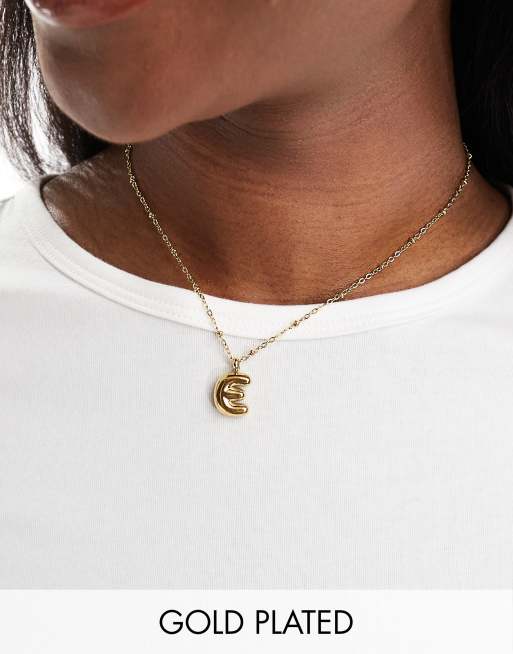 Collar con colgante abombado de letra E de acero inoxidable chapado en oro de 18 quilates de Lost Souls 