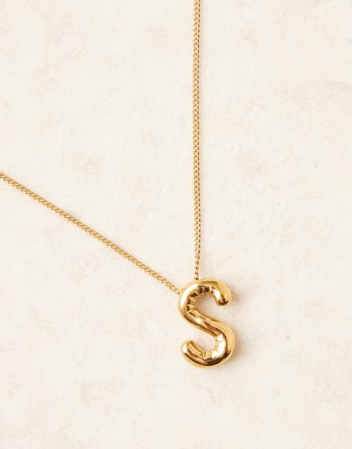 Collar con colgante de inicial chapado en oro de 18 quilates de Lost Souls, 2 de 3