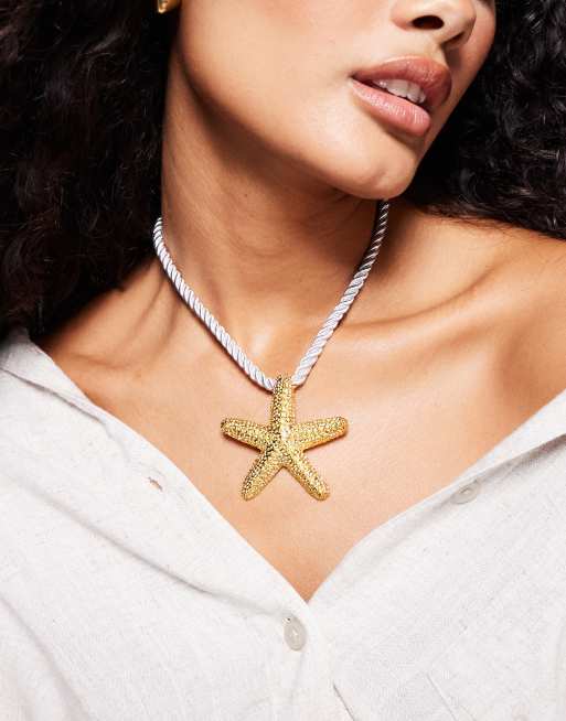 Collar de cadena efecto cuerda y colgante dorado de estrella de mar de Kaiia