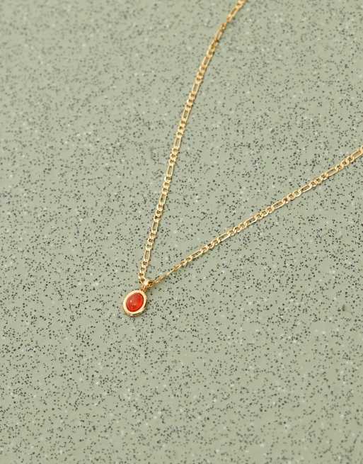 Collar de cadena fígaro con colgante rojo de cornalina chapado en oro de 18 quilates Devon de En Route , 2 de 3
