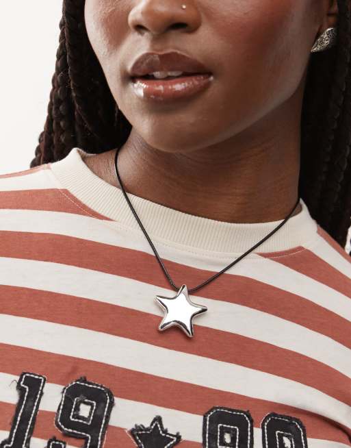 Collar de cordón negro con colgante plateado de estrella de Reclaimed Vintage