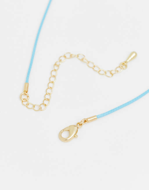 Collar de cuerda con charm de corazón repujado dorado de DesignB London , 4 de 4