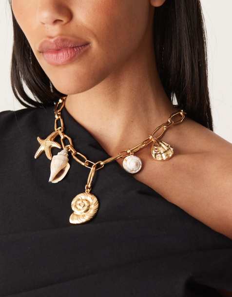 Collar dorado con charms de conchas de Mango - view 1