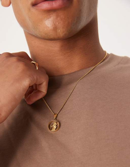 Collar dorado con colgante de san Cristóbal de acero inoxidable resistente al agua de ASOS DESIGN  , 3 de 3