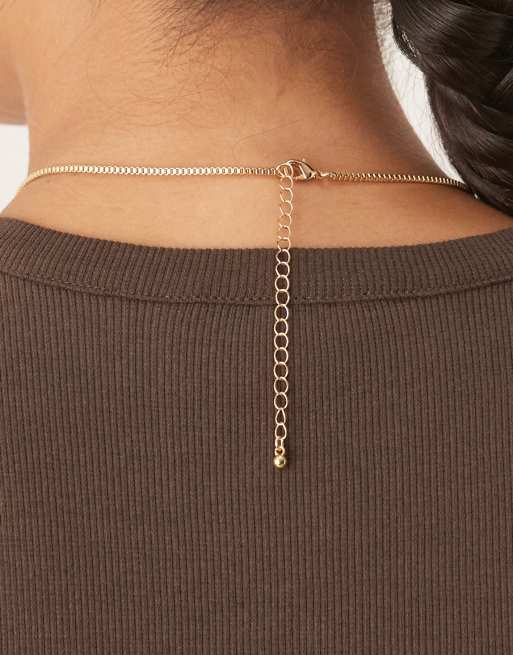 Collar dorado con colgante irregular de efecto fundido de DesignB London, 3 de 3
