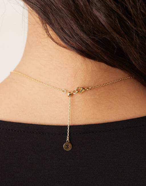 Collar dorado con colgante "Love" chapado en oro de 14 quilates de la colección Z de Accessorize, 3 de 3