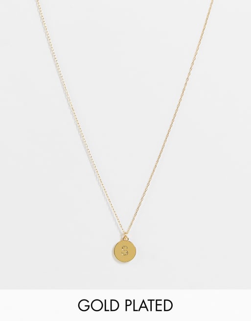 Collar dorado con colgante pequeño con inicial 