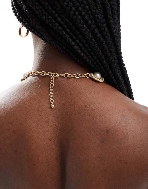Collar dorado con diseño efecto cascada de perlas sintéticas de ASOS DESIGN, 3 de 4