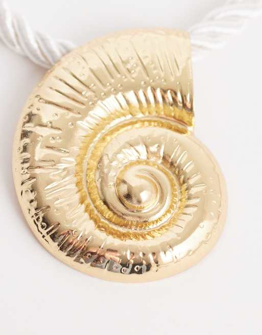 Collar dorado de cadena de cordón con charm de concha exclusivo de Kaiia, 3 de 4