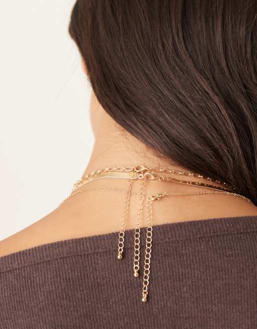 Collar dorado de varias hileras con cadena de serpiente y colgante con perla de DesignB London, 3 de 3