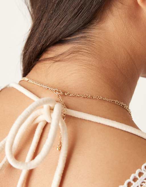 Collar dorado de varias hileras con detalle de moneda y barra en T de ASOS DESIGN, 2 de 3