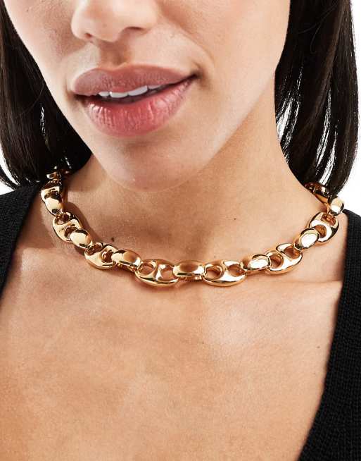 Collar dorado estilo cadena plana de Mango