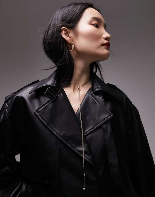Collar dorado tipo reata con charm Nish de Topshop