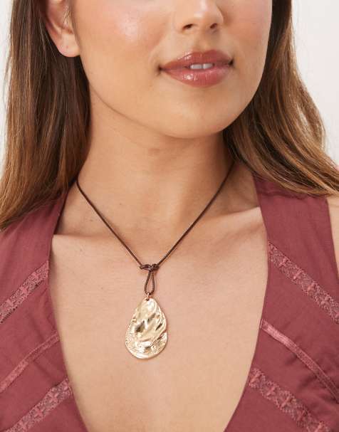 Collar marrón de cordón con colgante de mejillón dorado de ASOS DESIGN - view 1