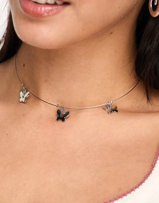 Collar plateado de alambre con charms de mariposa estilo años 2000 de Reclaimed Vintage