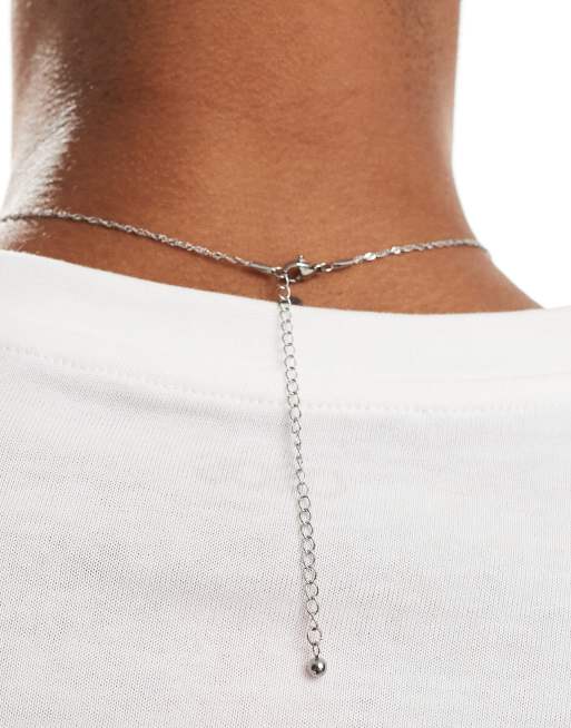 Collar plateado de cadena con colgante redondo de estilo soberano de acero inoxidable resistente al agua de ASOS DESIGN, 3 de 3