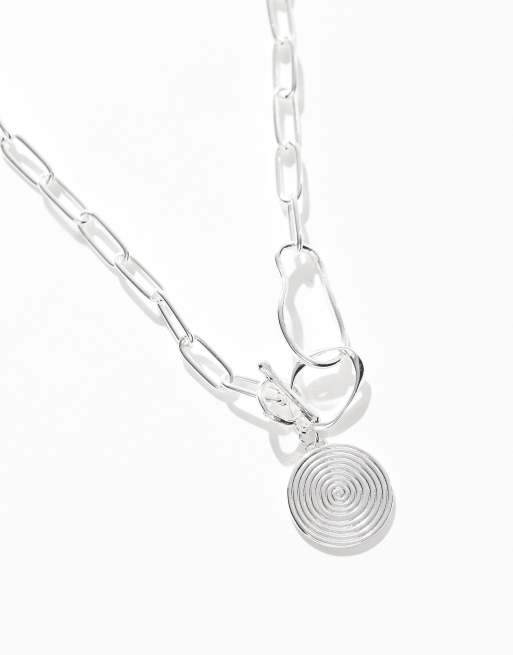 Collar plateado de cadena gruesa con colgante de disco chapado en plata de ley de Accessorize, 3 de 3
