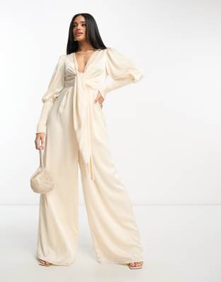 Collective The Label - Exclusive - Jumpsuit mit tiefem Ausschnitt und weitem Bein in Austerbeige-Weiß