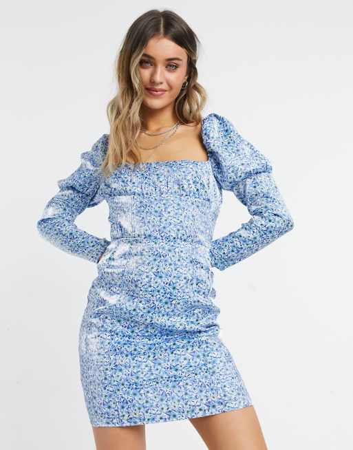 Collective The Label - Minikjole med korsetdetalje i metallisk blåt blomstermønster - Kun hos ASOS