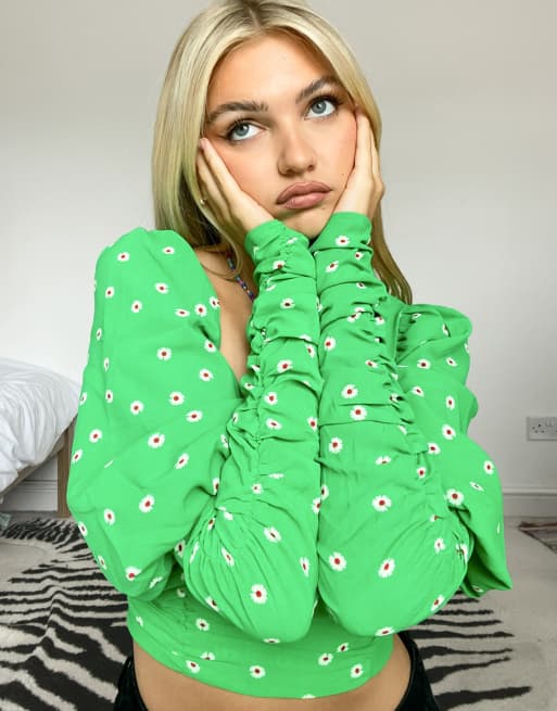 Collective the Label - Petite - Exclusives - Gerimpelde top met pofmouwen met madeliefjesprint in groen, deel van co-ord set